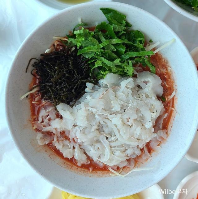 Sokcho's Top 3 Mulhoe Restaurants: A Perfect Guide to Bongpo Meogurijip - Enjoy Fresh Mulhoe with an Ocean View