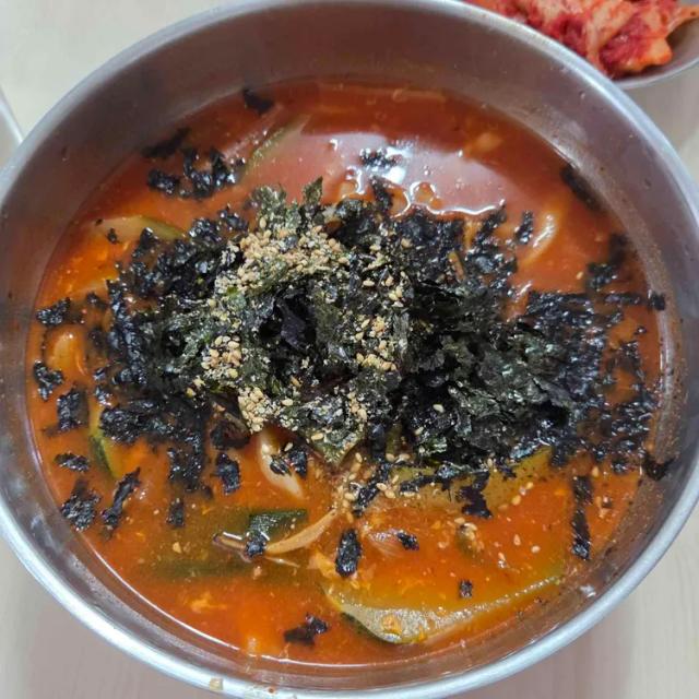 Gangneung Hyundai Jangkalguksu - Perfect Guide to the Jangkalguksu Restaurant Endorsed by Baek Jong-won's Top 3 Chefs
