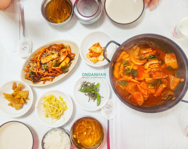 A Local's Guide to Jeonghwa Restaurant in Gangneung - The Perfect Guide to Braised Hairtail and Stir-fried Squid